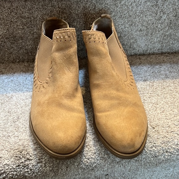 🌻3 for $10🌻 Carlos Santana tan Booties - Picture 2 of 10